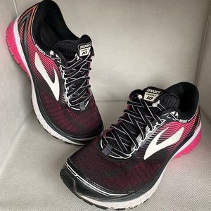 Brooks Ghost 10, Black/Pink/Coral, Size 8M
